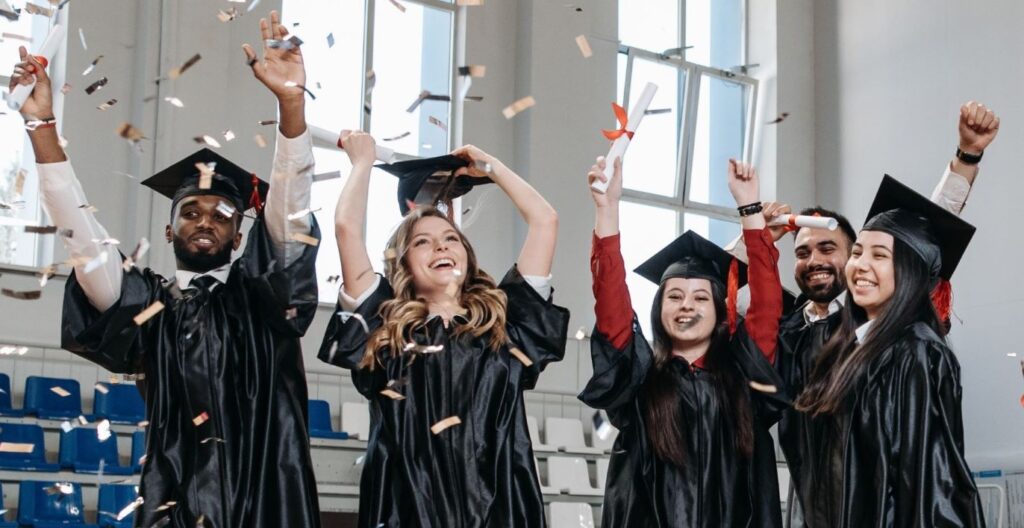 In convocation the students are happy about graduated them