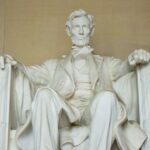 Abraham lincoln statue in stting posture