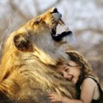 The girl hugs the lion